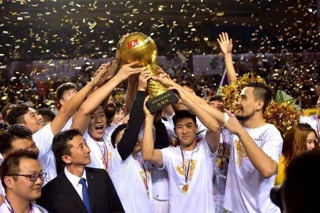 穆帅钦点！皇马激活2000万解约金签下邓弗里斯，利物浦截胡失败